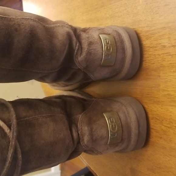 Brown leather UGG boots with shearling - Picture 4 of 11